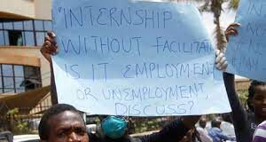 Minister Musasizi Reassures Intern Doctors to receive their money before Christmas