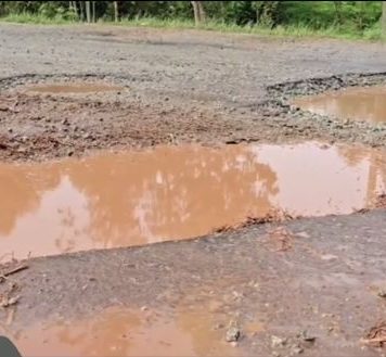 Delayed rehabilitation of Ntungamo–Rukungiri Road alarms road users